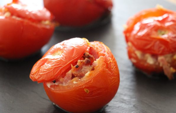 Tomates farcies aux allumettes et feta