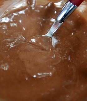 PHOTO CLAUDE PRIGENT / LE TELEGRAMME. BREST (29) : Concours " Les recettes des lecteurs du Télégramme " . Marina Pape de Ploumilliau 22 . Ile flottante vanille et chocolat .