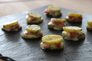 Mille-feuilles pommes de terre aux lardons et morbier-min