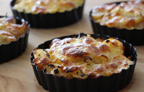 Gratin de pommes de terre, tomates et mozzarella